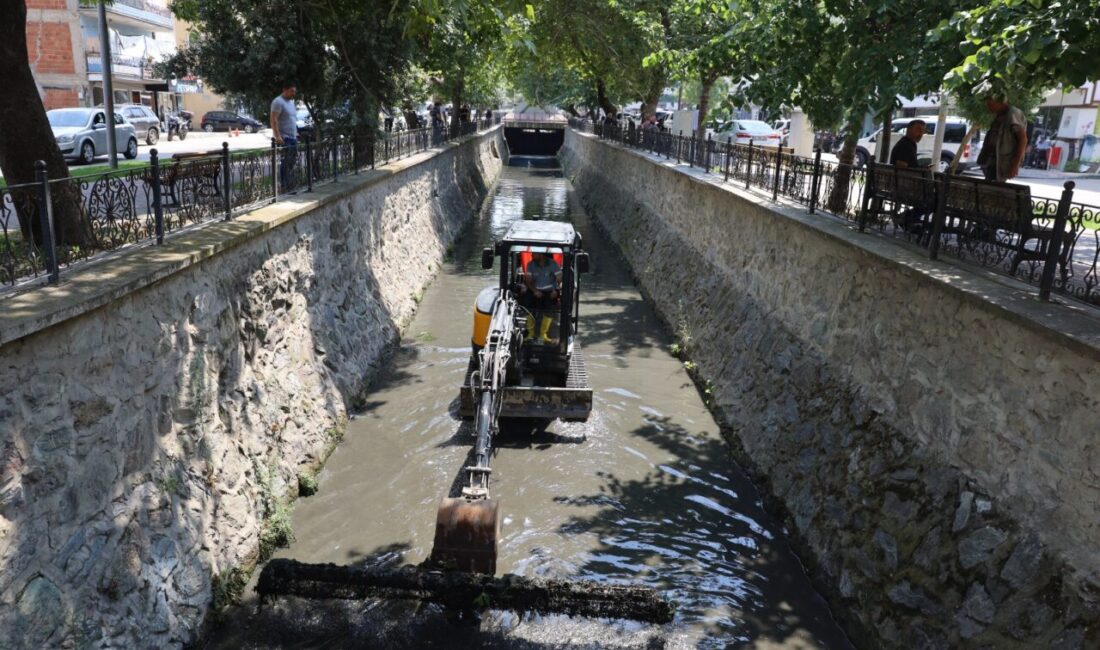 Bursa’da 21 kilometrelik dere temizlendi Bursa Büyükşehir Belediyesi, yaz aylarında oluşabilecek çevre ve taşkın risklerine