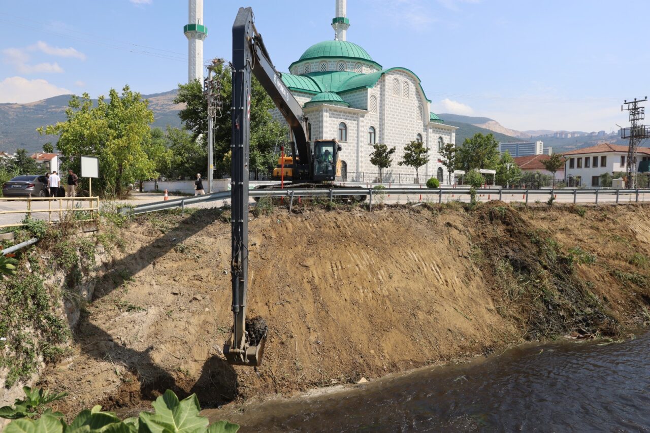 Bursa'da 21 kilometrelik dere temizlendi 1 Bülten Medya -