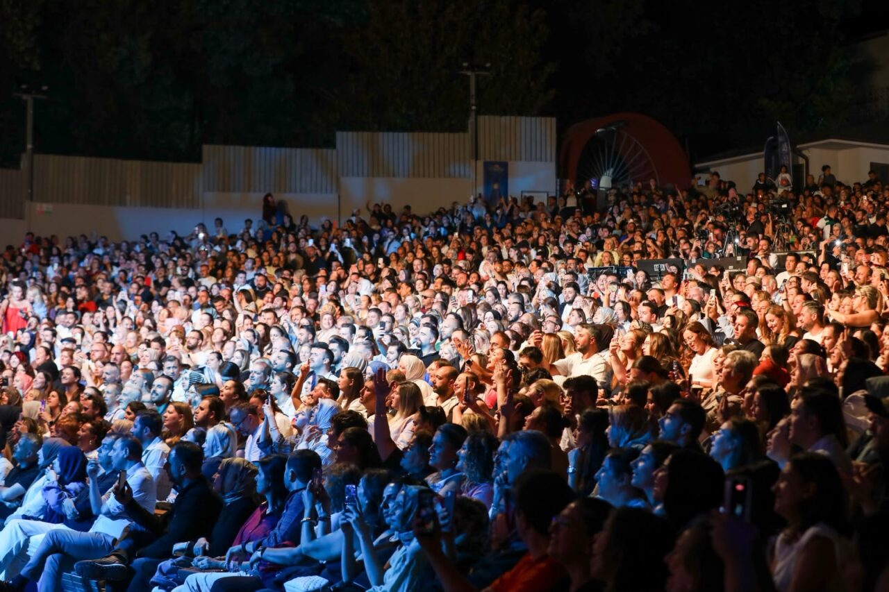 Derya Bedavacı’dan Bursa’da Unutulmaz Festival Gecesi 1 Bülten Medya -
