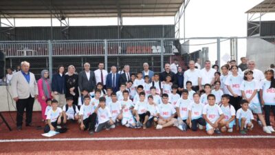 Dilovası’nda Yaz Spor Okulları düzenlenen törenle açıldı. Yaz boyunca futbol,