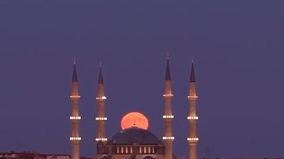 Edirne’de gökyüzünü aydınlatan dolunay, Mimar Sinan’ın “ustalık eserim” dediği Selimiye