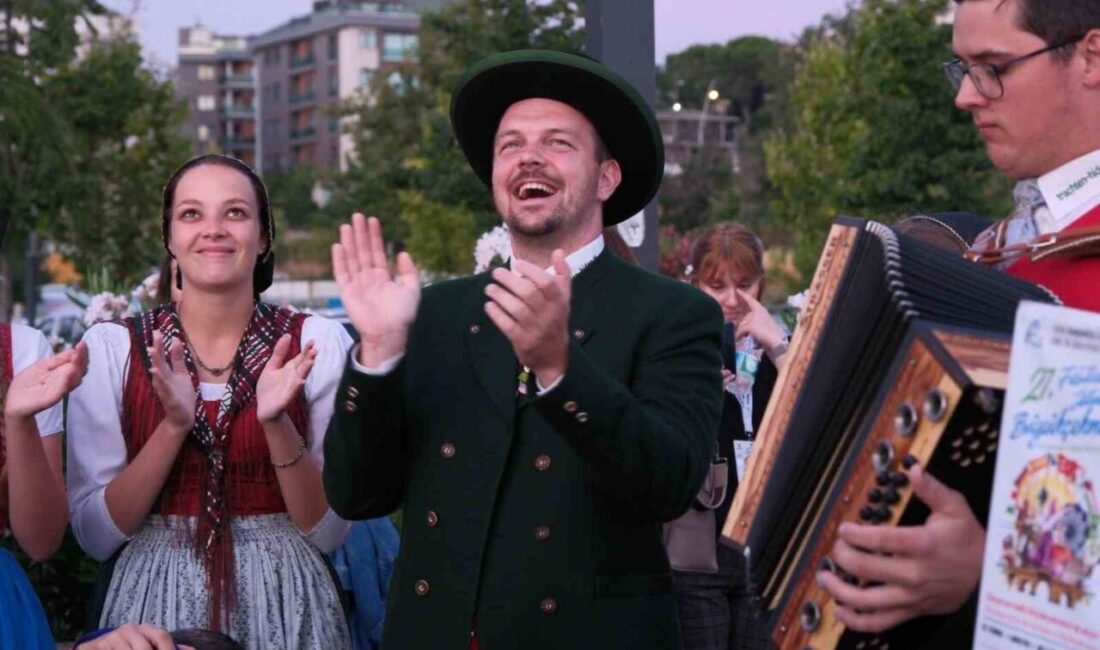 62 Ülkeden Büyükçekmece’ye Renkli Festival Korteji 27. Uluslararası İstanbul Büyükçekmece Kültür ve Sanat Festivali kapsamında düzenlenen