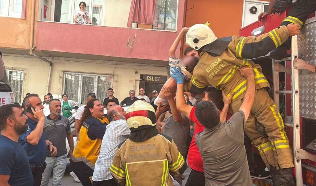 Engelli çocuk itfaiye ekiplerince yangından kurtarıldı Bursa’nın Orhangazi ilçesinde 4 katlı bir apartmanın birinci katında çıkan