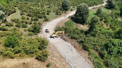 Sakarya’nın Erenler ilçesi genelindeki kırsal mahallelerde yol açma, bakım, onarım