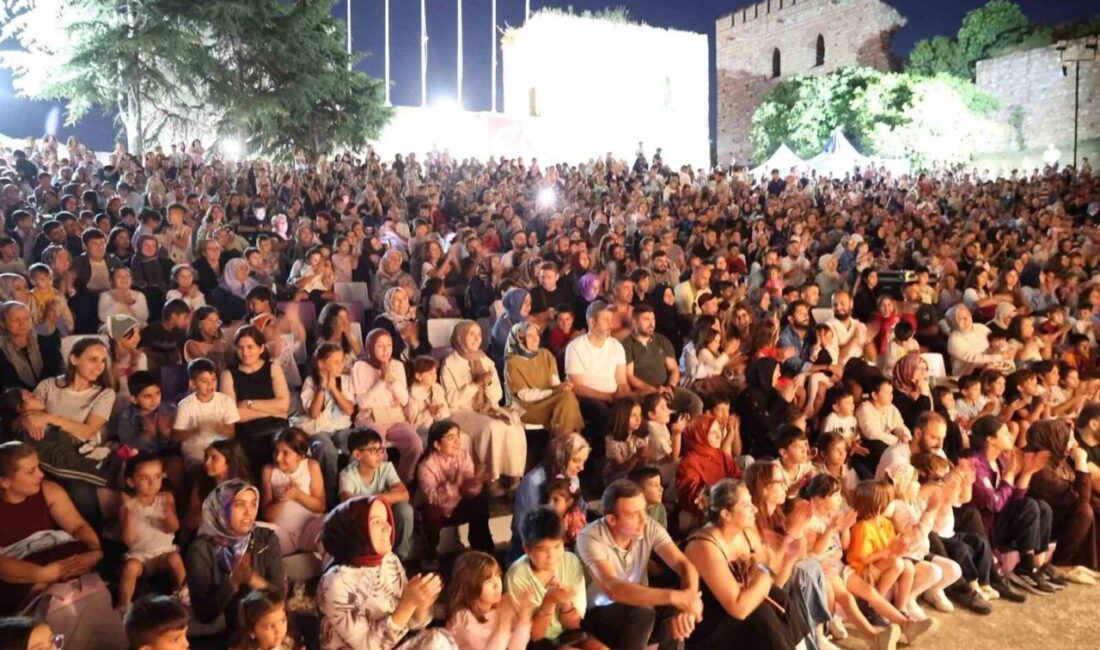 Eskihisar Kalesi çocukların neşesiyle şenlendi Gebze Eskihisar Kalesi’nde düzenlenen bilim show ve Onur Erol konseri,