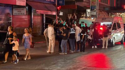Eyüpsultan’da motosikletli 2 şüphelinin oto galeriye düzenlediği silahlı saldırıda 2’si
