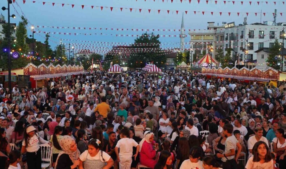 Fatih Belediyesi tarafından Topkapı Kaleiçi Meydanı’nda düzenlenen Nostalji Günleri, geçmişin