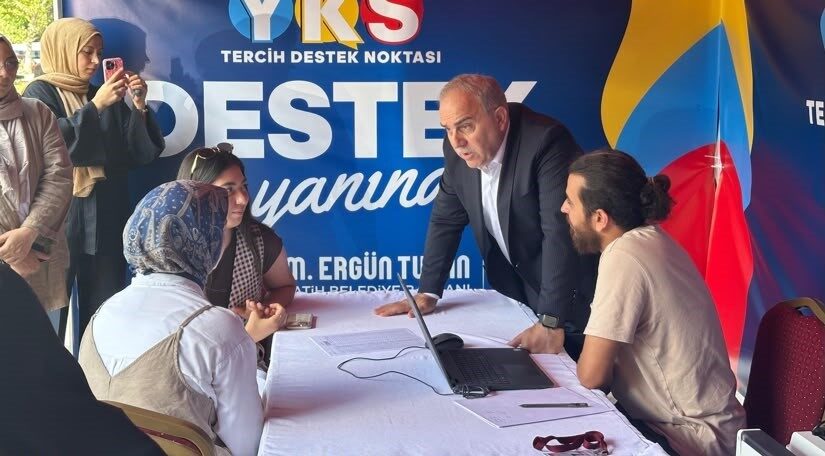 Fatih Belediyesi, Yükseköğretim Kurumları Sınavı (YKS) tercih döneminde üniversite adaylarına