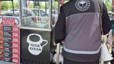 Bilecik’te Pelitözü Göleti’nde düzenlenen Gölpark Fest 2026 kapsamında hizmet veren