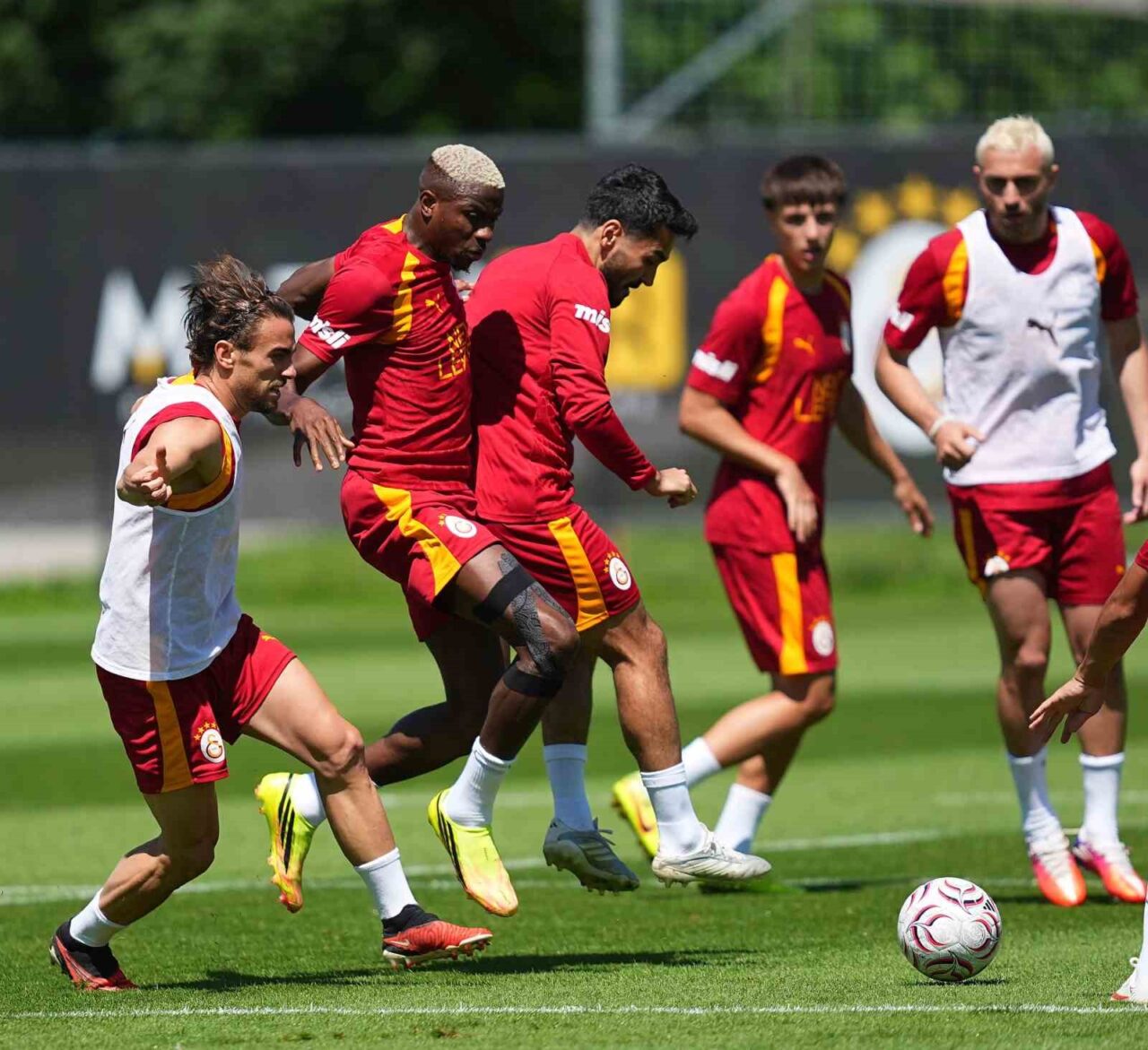 Galatasaray, yeni sezon hazırlıklarını Avusturya’da yaptığı antrenmanla sürdürdü.