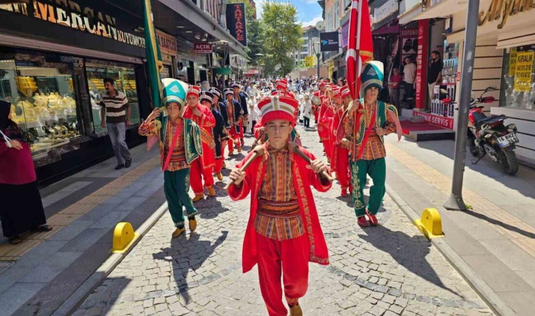 Geleneksel şölende 104 çocuk erkekliğe ilk adımını attı Gölcük Belediyesi’nin Geleneksel Sünnet Şöleni kapsamında 104 çocuk erkekliğe ilk