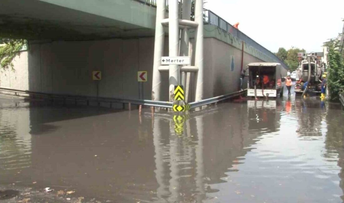 Güngören’de sağanak alt geçidi göle çevirdi: Yol trafiğe kapatıldı İstanbul Güngören’de etkili olan sağanak yağış sonrası Eski Londra Asfaltı