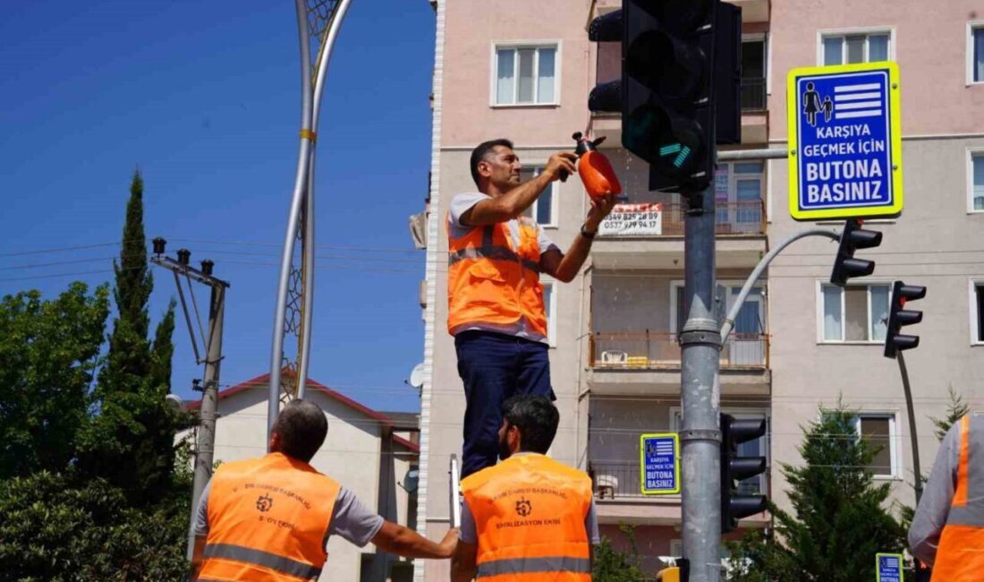 Güvenli ulaşım için 269 kavşakta bakım Kocaeli Büyükşehir Belediyesi, kent genelindeki 269 sinyalizasyon kavşağında yaz dönemi