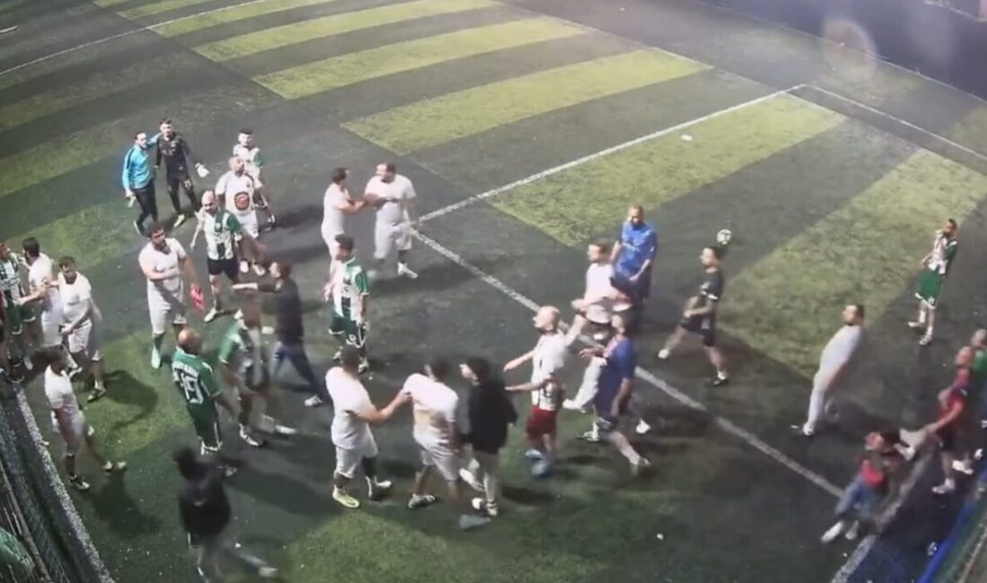 Edirne'de düzenlenen amatör futbol turnuvasında hakeme yapılan itiraz kısa sürede