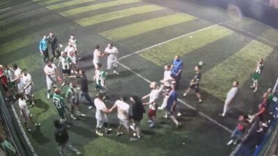 Edirne’de düzenlenen futbol turnuvasında bir oyuncunun hakeme itirazıyla başlayan ve