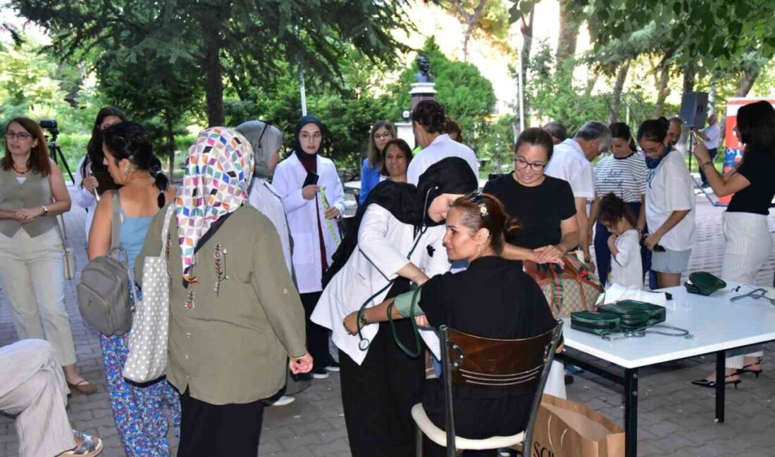 Balıkesir Üniversitesi tarafından Yükseköğretim Kurulunun desteğiyle gerçekleştirilen Bilim Kafe etkinlikleri
