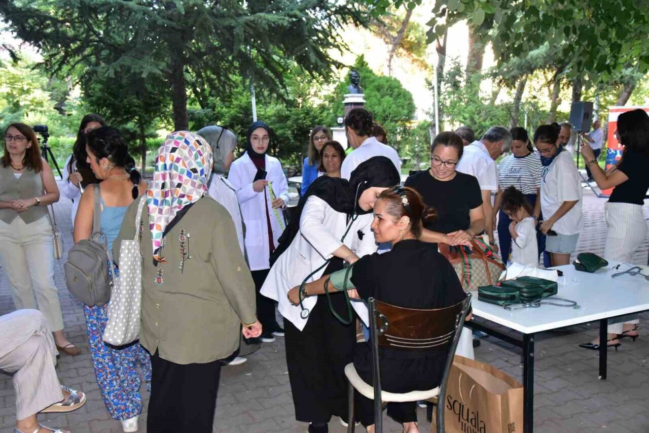 Balıkesir Üniversitesi tarafından Yükseköğretim Kurulunun desteğiyle gerçekleştirilen Bilim Kafe etkinlikleri