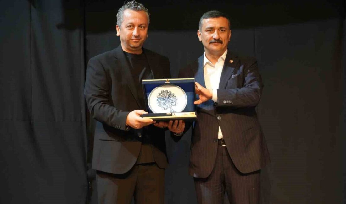 Bursa Gazeteciler Cemiyeti (BGC) tarafından düzenlenen Gazetecilik Başarı Ödülleri’nde İhlas