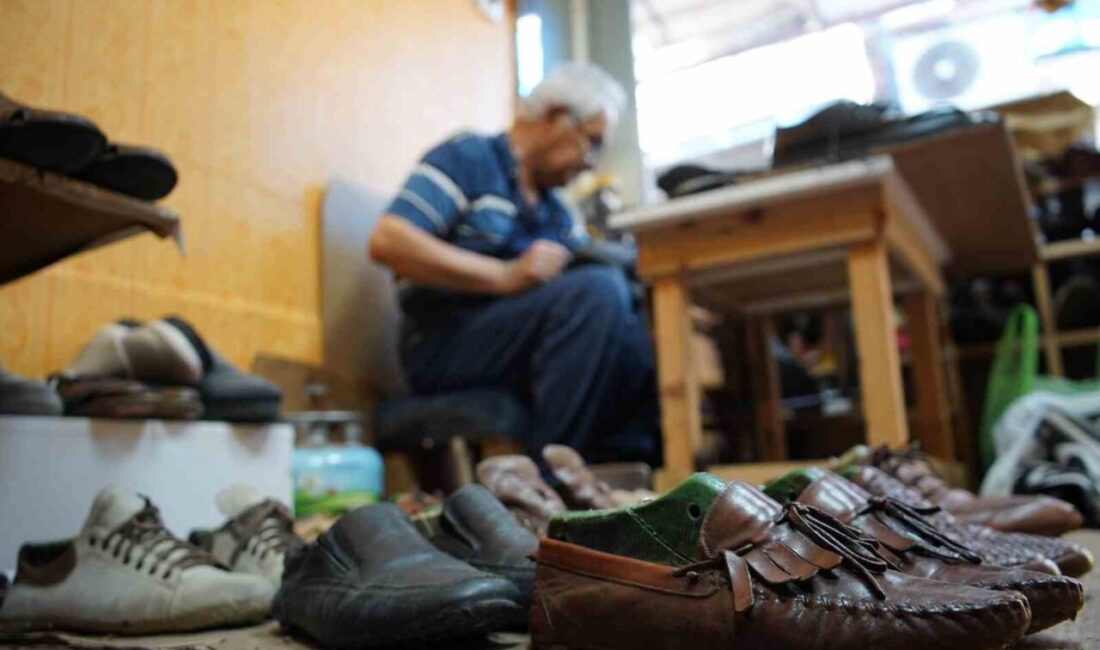 69 yıllık ustadan hüzünlendiren veda: “Biz son nesiliz” Sakarya’da 81 yaşındaki ayakkabı ustası Abidin Uzun, 69 yıldır sürdürdüğü