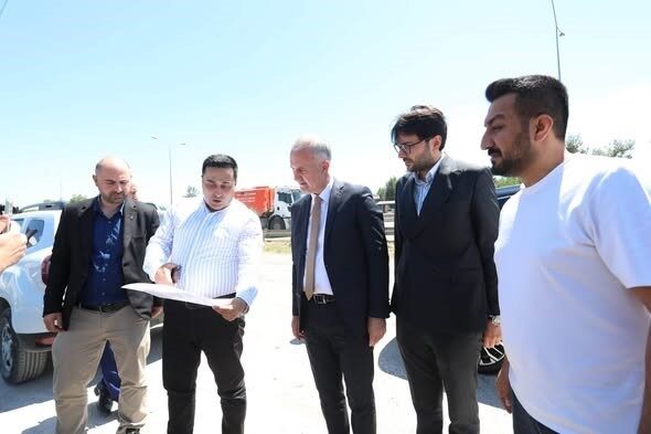 İnegöl Belediyesi asfaltlama çalışmasına devam ediyor İnegöl Belediyesi, yetki sınırları içerisinde bulunan ve Bursa Ankara karayolunun