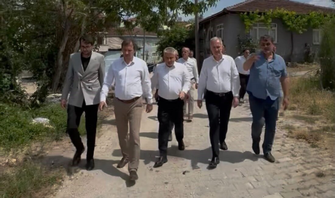 İnegöl Belediyesi kırsalda üst yapı hamlesini sürdürüyor Yaz mevsimiyle birlikte kırsal mahallelerde üst yapı çalışmalarına hız veren