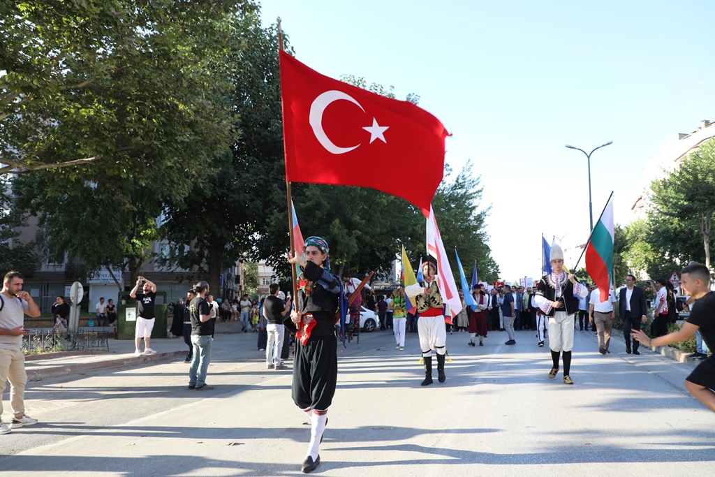 İnegöl Belediyesi’nin bu yıl 39’uncusunu düzenlediği Uluslararası Kültür Sanat Festivali,