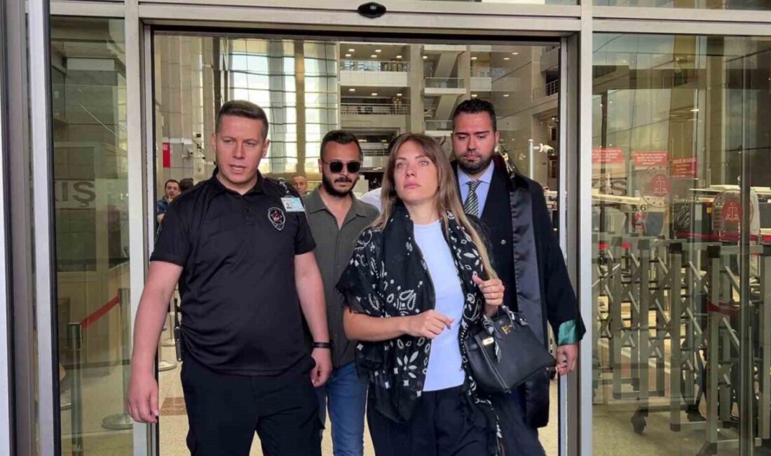 İstanbul Cumhuriyet Başsavcılığı tarafından yürütülen “Ahbaplar suç örgütü” soruşturması kapsamında oyuncu Eda Ece, ifade vermek üzere Çağlayan Adliyesine geldi. İstanbul Cumhuriyet Başsavcılığı tarafından yürütülen “Ahbaplar suç örgütü” soruşturması kapsamında