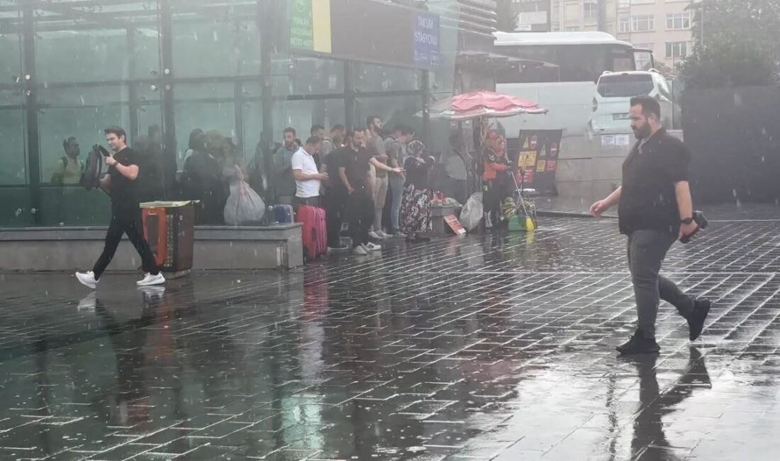 İstanbul güne yağmurla uyandı, kent bir nebze olsun serinledi İstanbul’da sabah saatlerinde etkili olan yağmur kenti serinletti. Beyoğlu’nun Karaköy