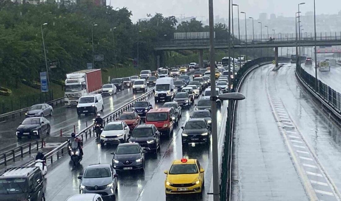 İstanbul’da etkili olan sağanak yağış trafikte yoğunluğa neden oldu İstanbul’da sabahın erken saatlerinde etkili olan sağanak yağış nedeniyle bazı