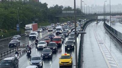 İstanbul’da sabahın erken saatlerinde etkili olan sağanak yağış nedeniyle bazı