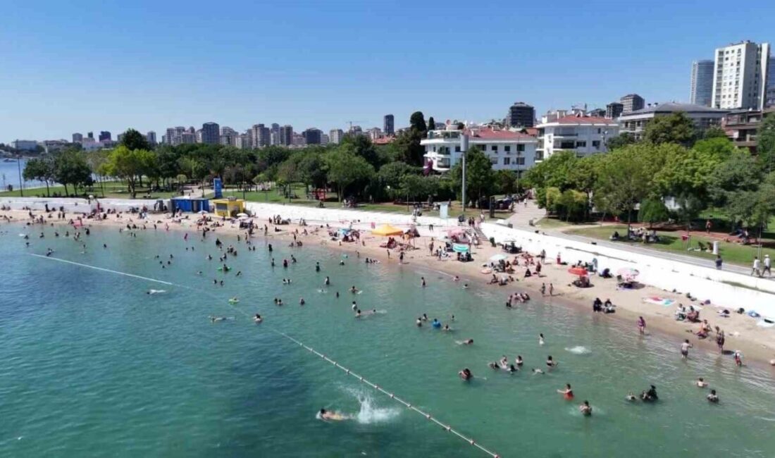 İstanbul’da sıcak hava sahillere akın ettirdi: Caddebostan’da deniz keyfi dronla görüntülendi İstanbul’da yüksek hava sıcaklıklarından dolayı vatandaşlar sahillere akın etti. Termometrelerin