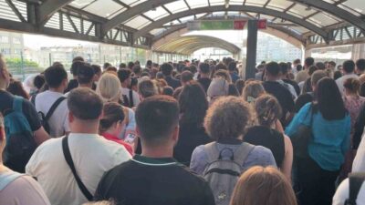 İstanbul Büyükşehir Belediyesi’ne (İBB) bağlı Mecidiyeköy Metrobüs İstasyonu’nda yürüyen merdiven