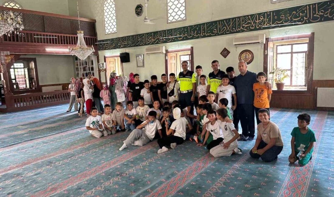 Jandarmadan 61 öğrenciye trafik eğitimi Bilecik İl Jandarma Komutanlığı ekipleri 61 öğrenciye trafik eğitimi verdi.