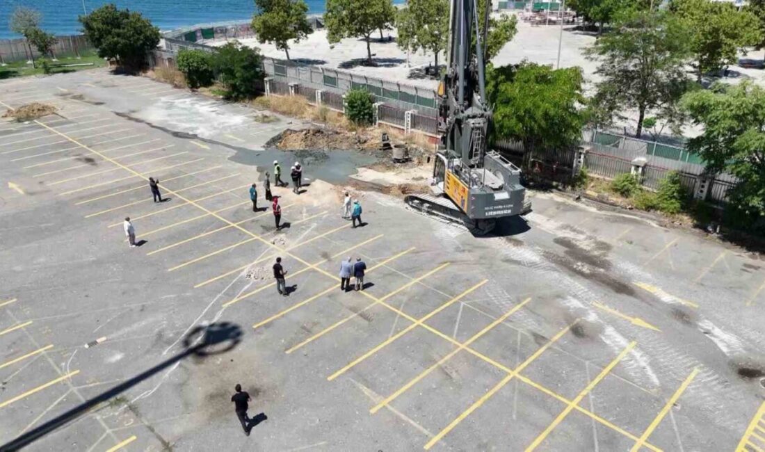 Kadıköy Rıhtım Camii için ilk kazık vuruldu Kadıköy Sahili’nde yapılacak Rıhtım Camii için ilk kazık vurularak cami
