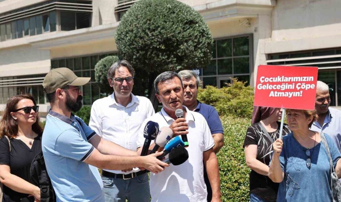 Katı atık tesisine karşı 5 binden fazla imza Bursa Büyükşehir’e teslim edildi Nilüfer’de Kayapa ile Kuruçeşme arasında yapılması planlanan Katı Atık Geri
