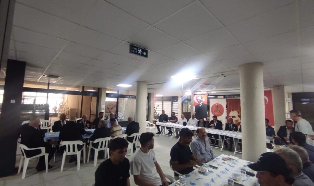 Kıbrıs Barış Harekatı’nın 52. yılında şehitler dualarla anıldı Bilecik’te Kıbrıs Barış Harekatı’nın 52. yılında şehitler için mevlit okutuldu.