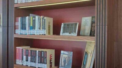 Ressam ve akademisyen Ömer Aydın’ın Bursa’nın gündelik hayatından izler taşıyan