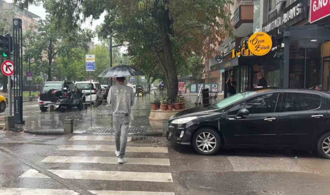 Kocaeli’de etkili olan sağanak yağış, kentte günlük yaşamı olumsuz etkilerken,