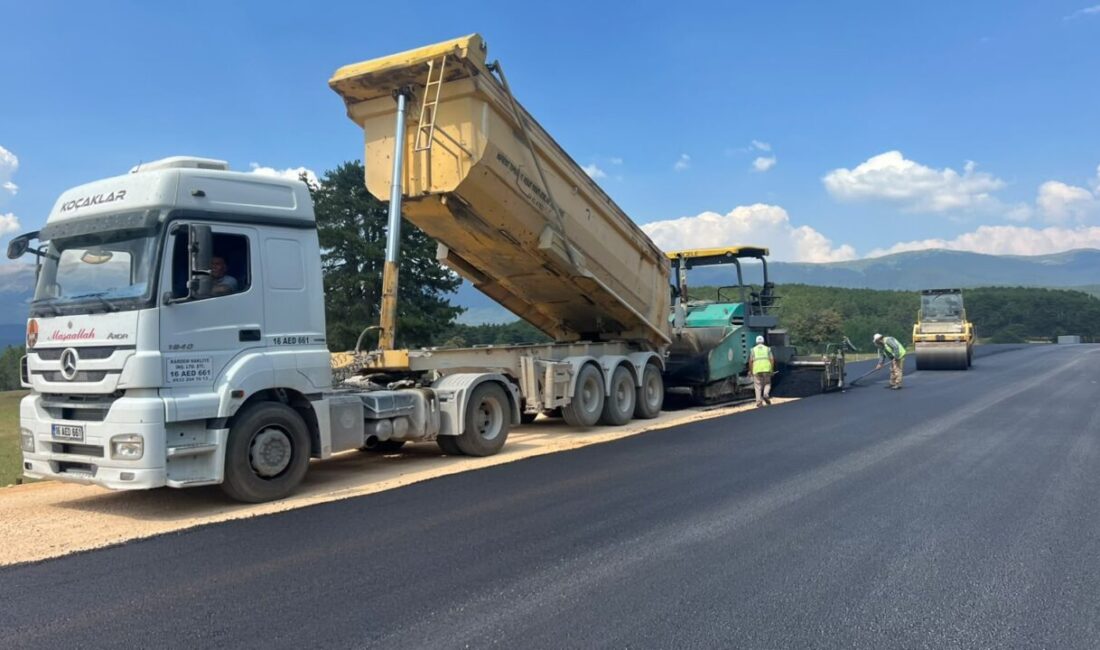 Bursa Büyükşehir Belediyesi, Keles Kocayayla iç yolunda gerçekleştirdiği asfalt çalışmasıyla