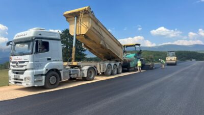 Bursa Büyükşehir Belediyesi, Keles Kocayayla iç yolunda gerçekleştirdiği asfalt çalışmasıyla
