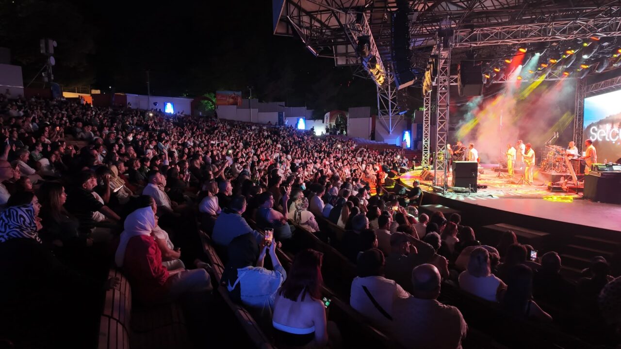 64. Uluslararası Bursa Festivali kapsamında sahne alan Selçuk Balcı ve