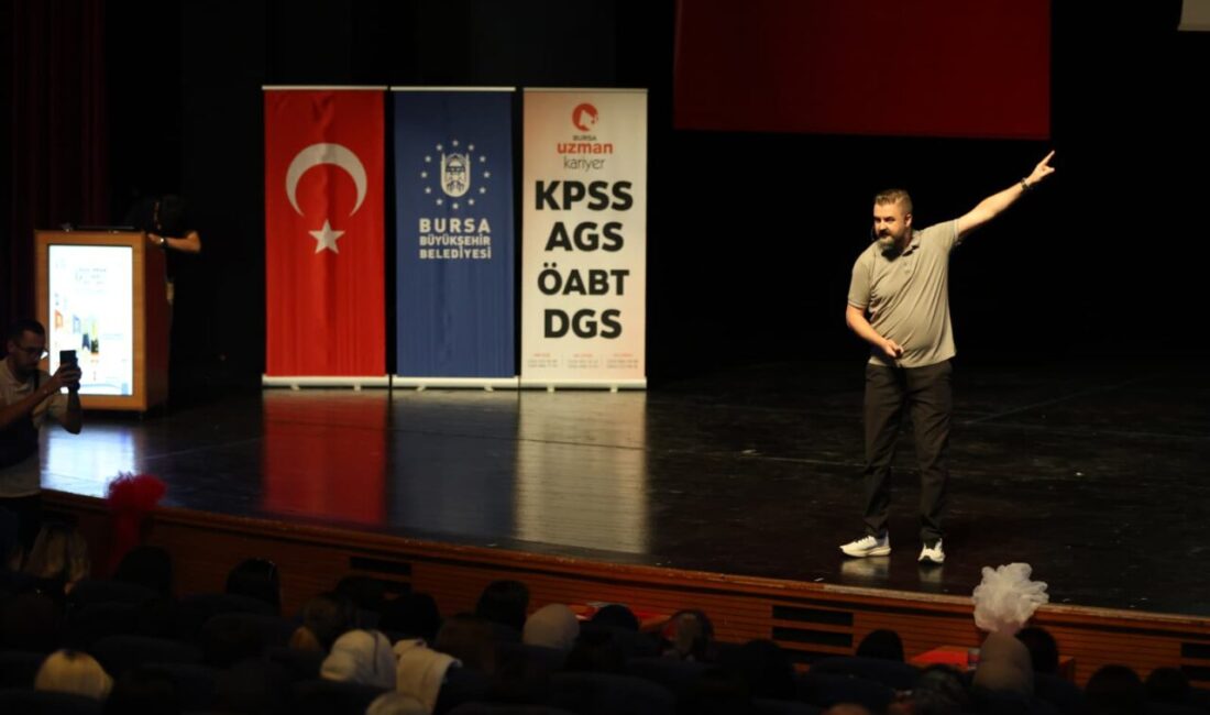 Bursa Büyükşehir Belediyesi'nin KPSS'ye hazırlanan adaylar için düzenlediği 'KPSS-FEST 2026