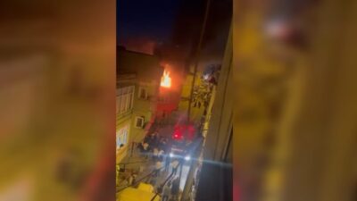 Küçükçekmece’de metruk olduğu öğrenilen 5 katlı binada çıkan yangın mahalleliyi