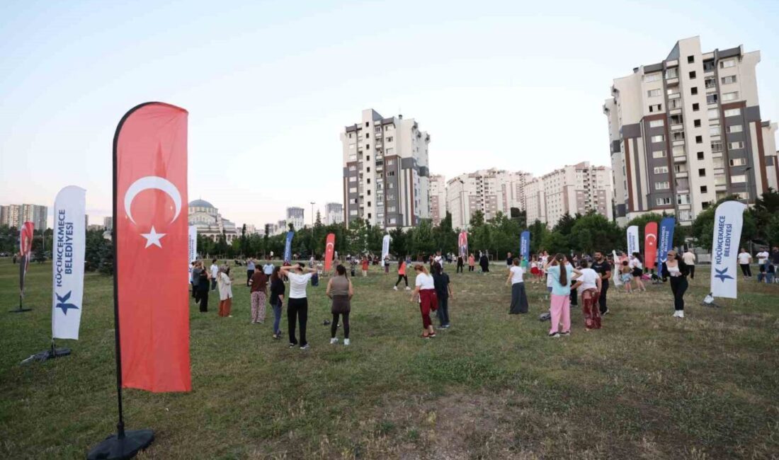 Küçükçekmece’de her yaştan vatandaşı hareketsiz yaşamdan uzaklaştırmak için antrenörler eşliğinde
