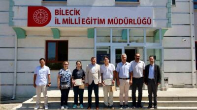 Bilecik’te Liselere Geçiş Sistemi (LGS) kapsamında dereceye giren öğrenciler ödüllendirildi.