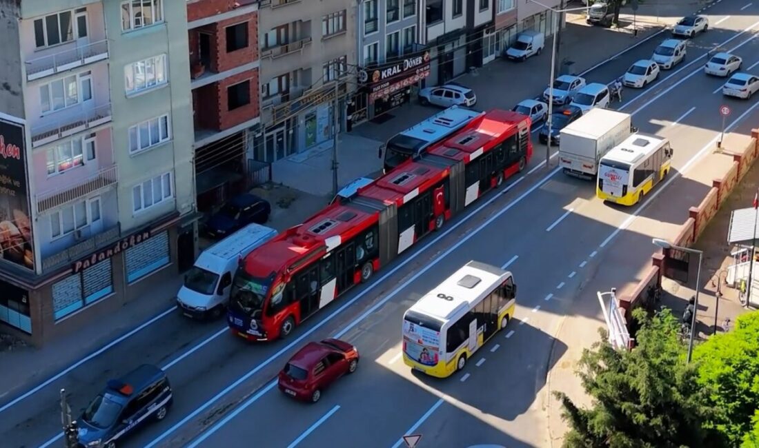 İnegöl’de ilk test yapıldı Bursa Büyükşehir Belediyesi'nin İnegöl için planladığı metrobüs hattında ilk test