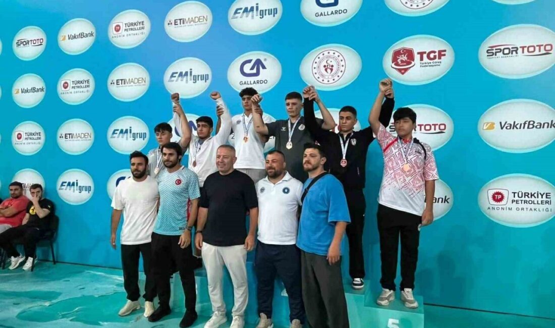 Bursa Büyükşehir Belediyespor Kulübü sporcuları, Ankara’da gerçekleştirilen Minikler Güreş Türkiye