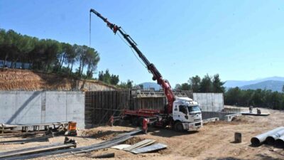 Bursa Büyükşehir Belediyesi tarafından Osmangazi ilçesinde yapımı sürdürülen 10 bin