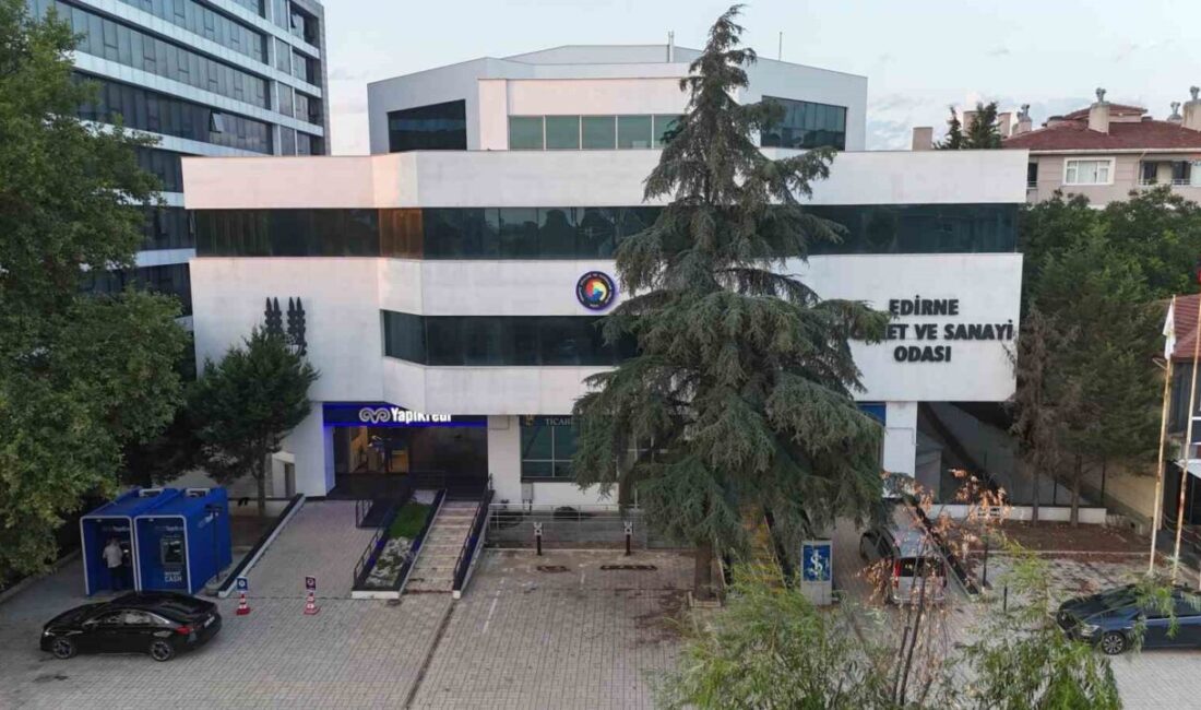 Edirne’de müteahhit Kerim Karabıçak, Edirne Ticaret ve Sanayi Odası binasında