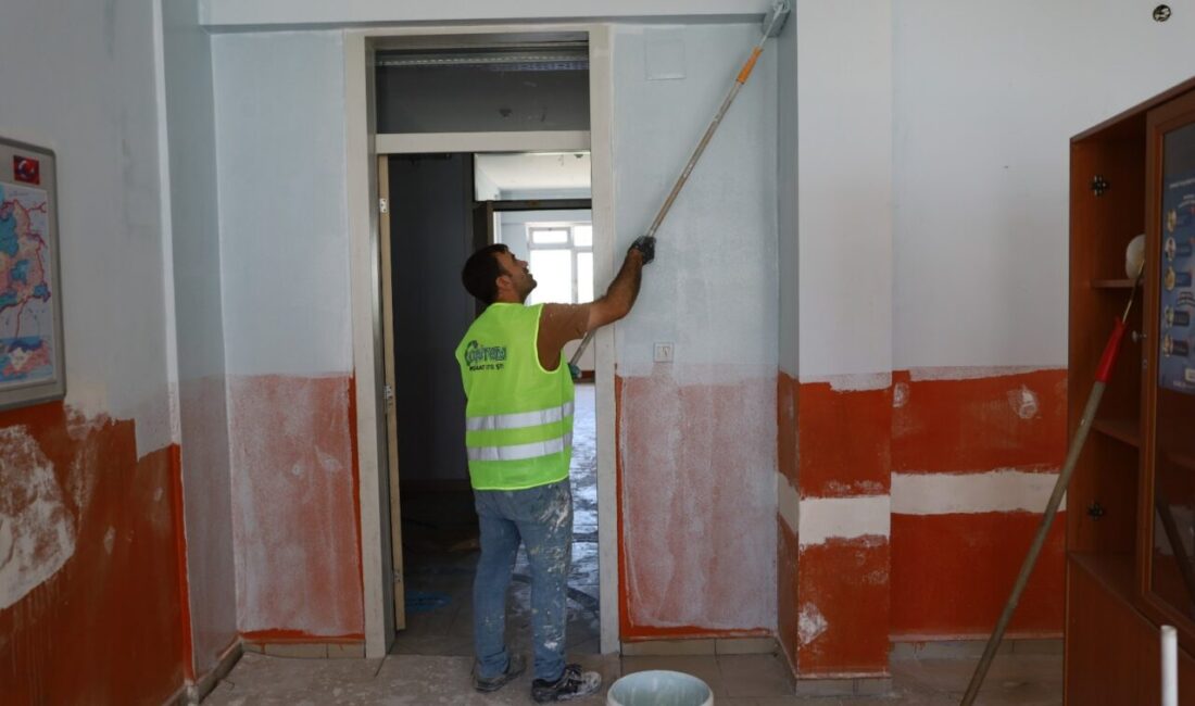 Yeni dönem öncesi çalışmalar başladı Bursa Büyükşehir Belediyesi, yeni eğitim-öğretim yılı öncesinde 8 ilçedeki 10